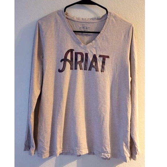NWT Ariat Real Chest Logo Graphic Long Sleeve V-neck Tee T-Shirt Cream Large - Picture 5 of 9